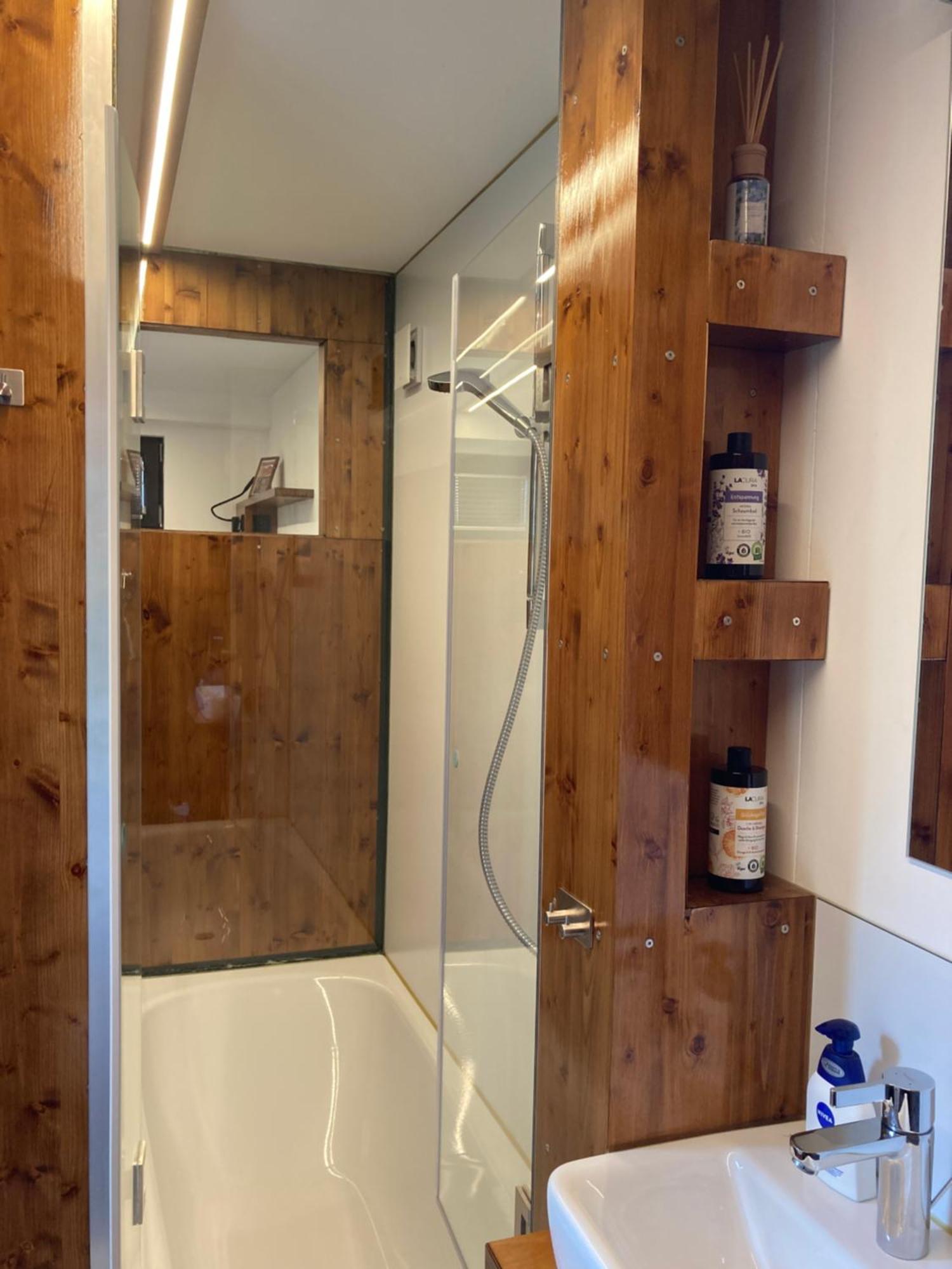 Tiny House Im Seecontainer Mit Parkplatz, Glasfaser, Netflix, Veranda Und Gehobener Ausstattung Coburg Exterior foto